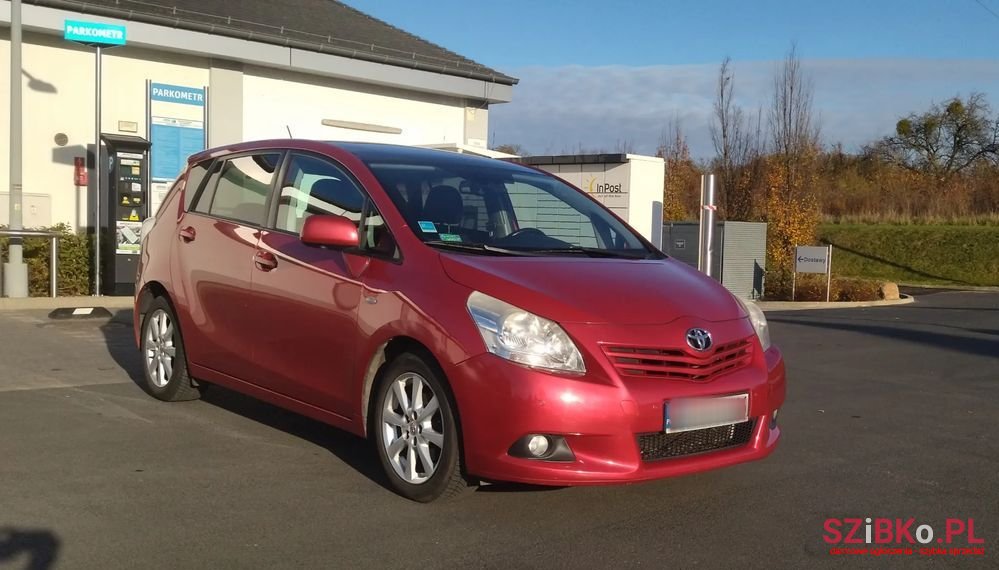 2010' Toyota Verso photo #1