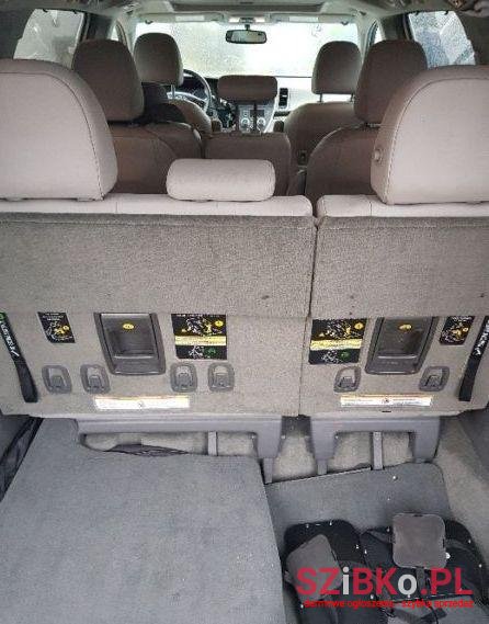 2015' Toyota Sienna photo #2