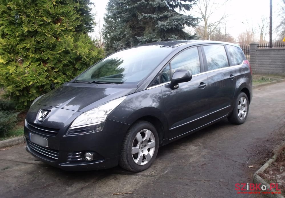 2010' Peugeot 5008 photo #2