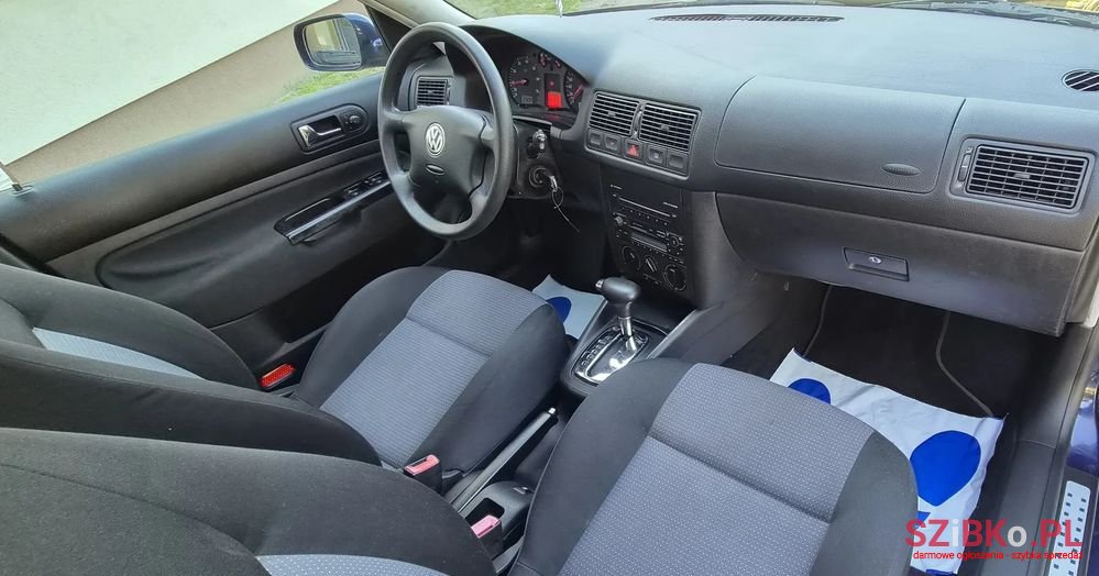 2002' Volkswagen Golf photo #6