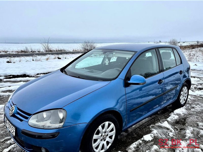 2004' Volkswagen Golf photo #5