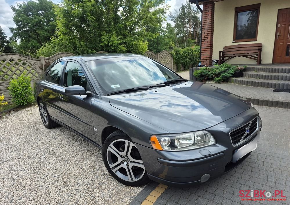 2005' Volvo S60 2.4 Momentum photo #1