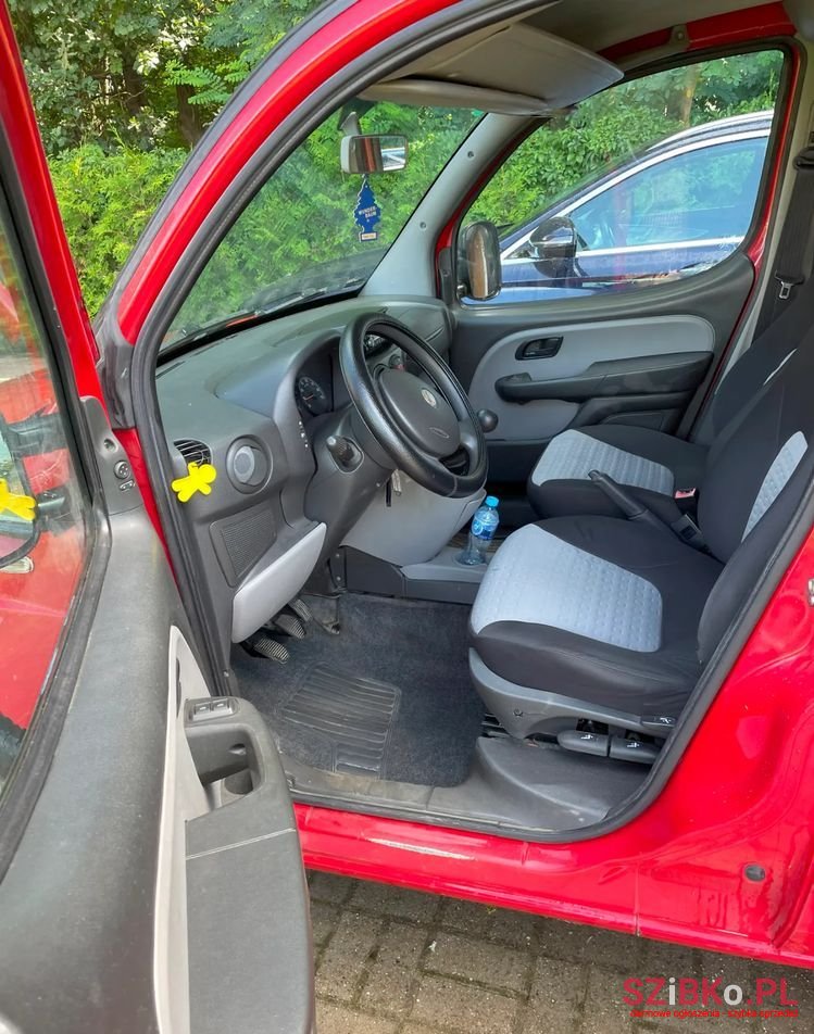 2009' Fiat Doblo photo #2