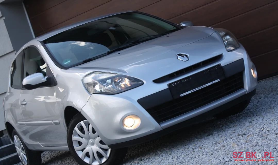 2011' Renault Clio photo #3