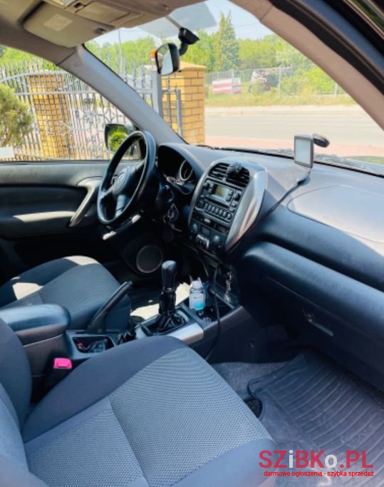 2005' Toyota RAV4 photo #3