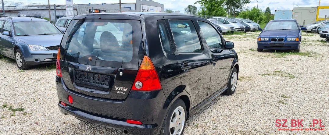 2001' Daihatsu YRV photo #6