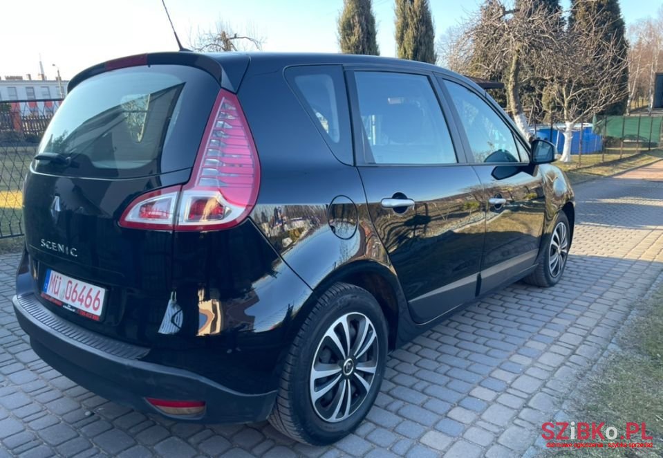 2011' Renault Scenic photo #3