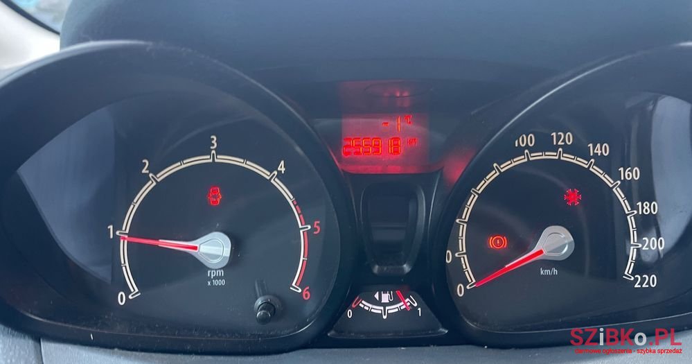 2011' Ford Fiesta 1.4 Tdci Ambiente photo #2