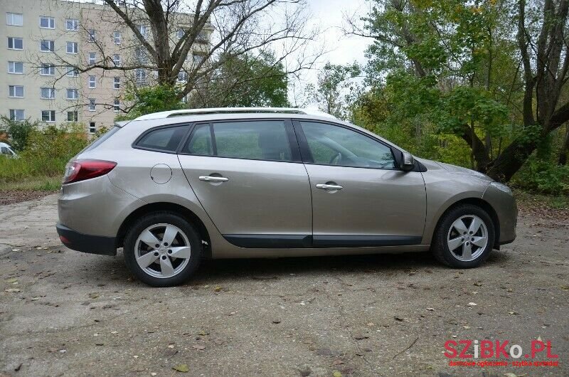 2011' Renault Megane photo #4