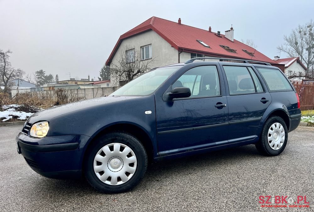 2004' Volkswagen Golf photo #1