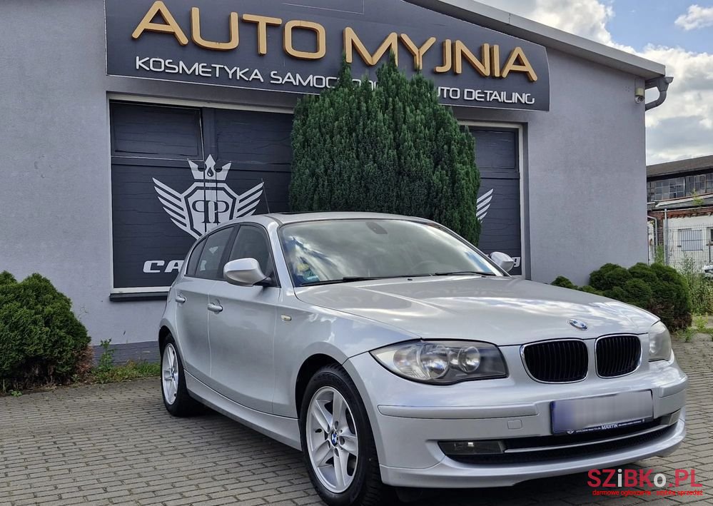 2011' BMW 1 Series 116I photo #1