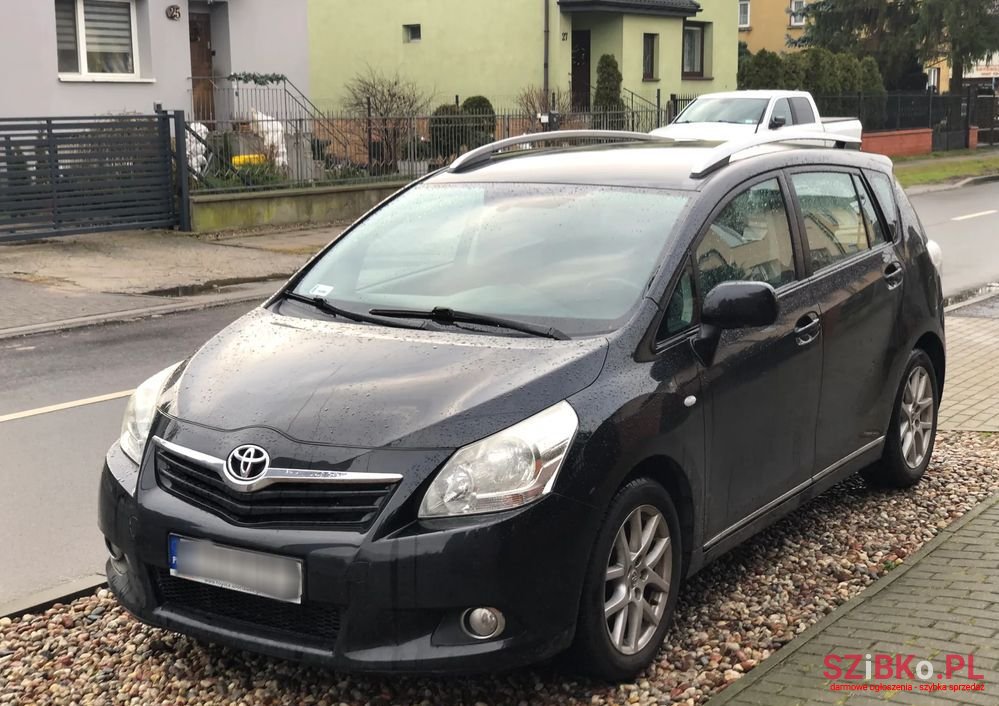 2009' Toyota Verso photo #1