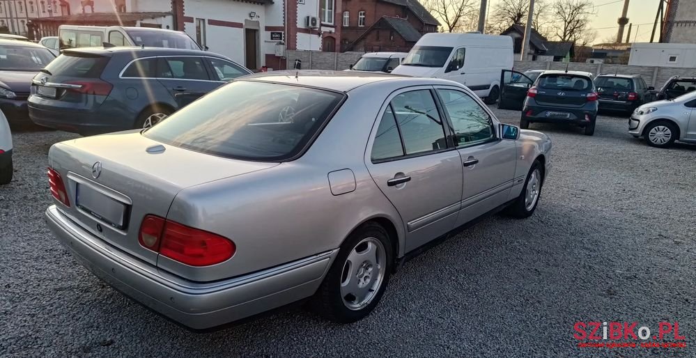 1996' Mercedes-Benz E-Class photo #2