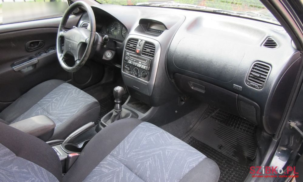 1999' Mitsubishi Carisma 1600 Gl photo #4