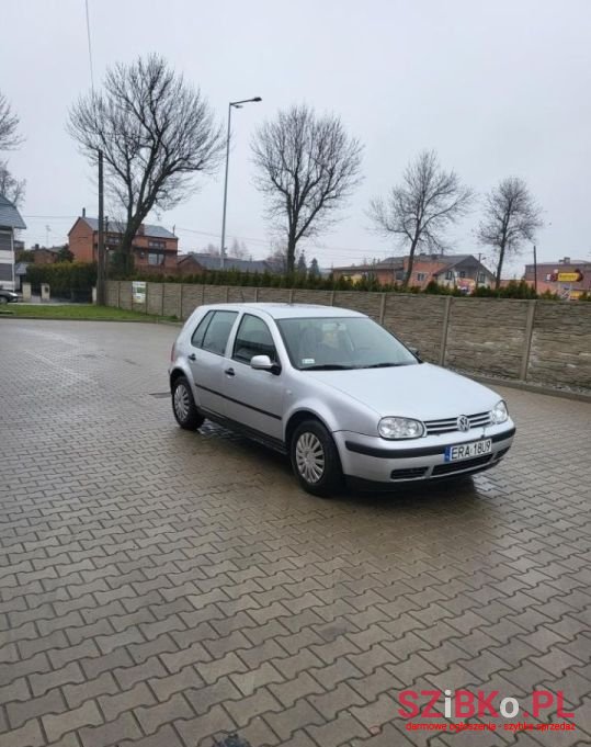 2001' Volkswagen Golf photo #2