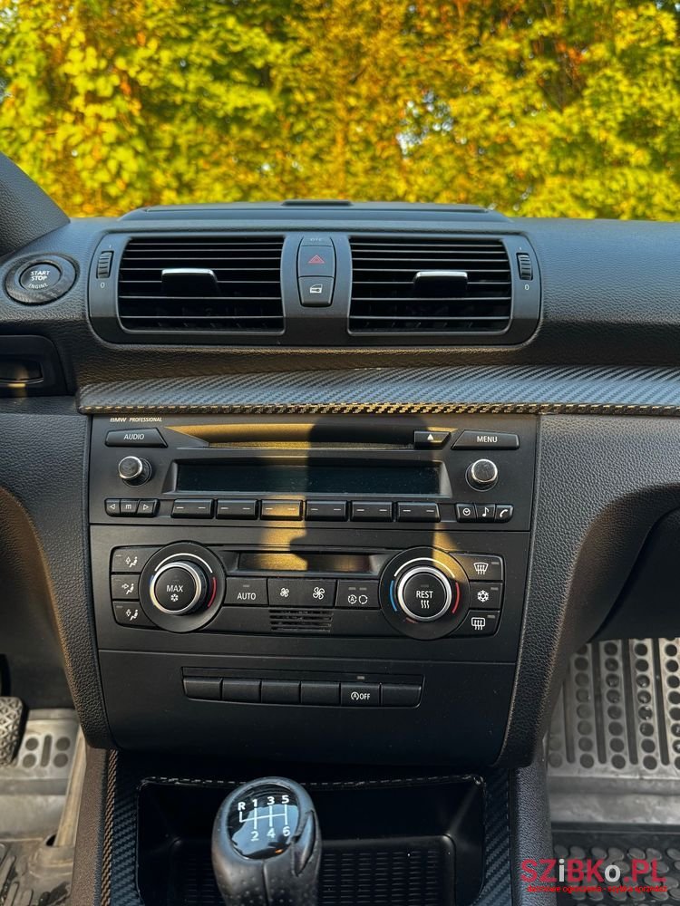 2009' BMW 1 Series 116I photo #6