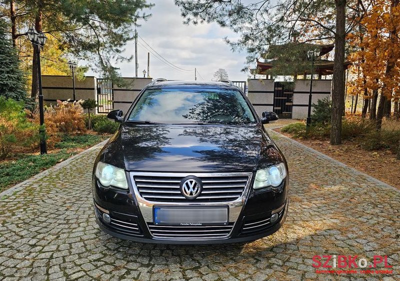 2005' Volkswagen Passat photo #2