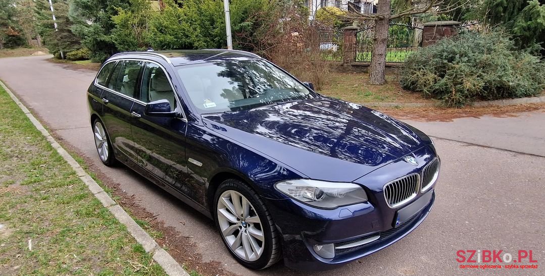 2011' BMW 5 Series photo #4