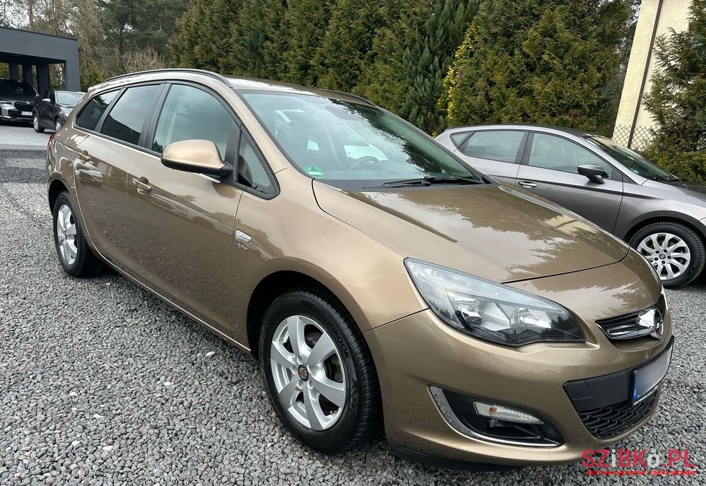 2013' Opel Astra photo #3