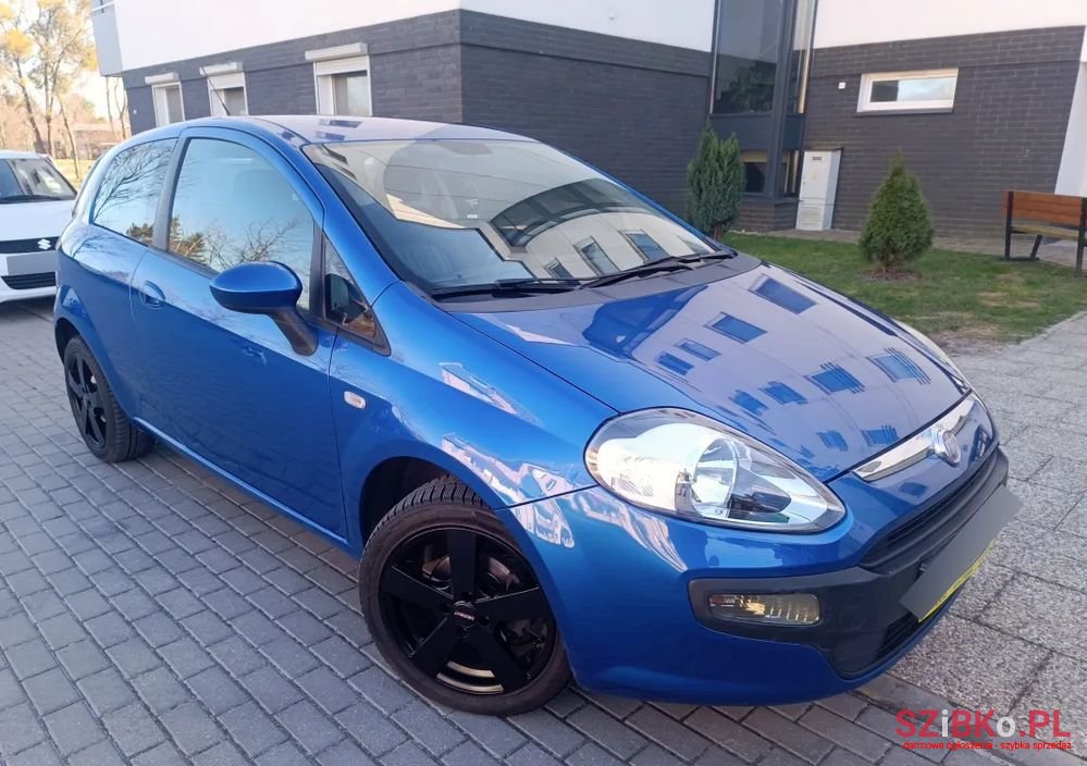 2012' Fiat Punto Evo photo #1