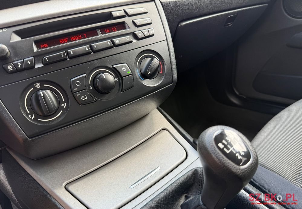 2006' BMW 1 Series photo #6