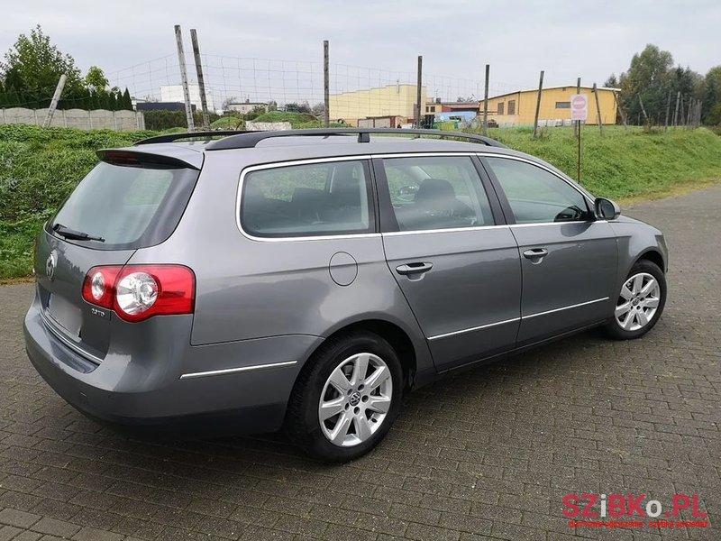 2007' Volkswagen Passat photo #3