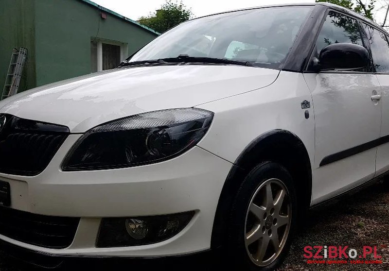 2012' Skoda Fabia photo #2