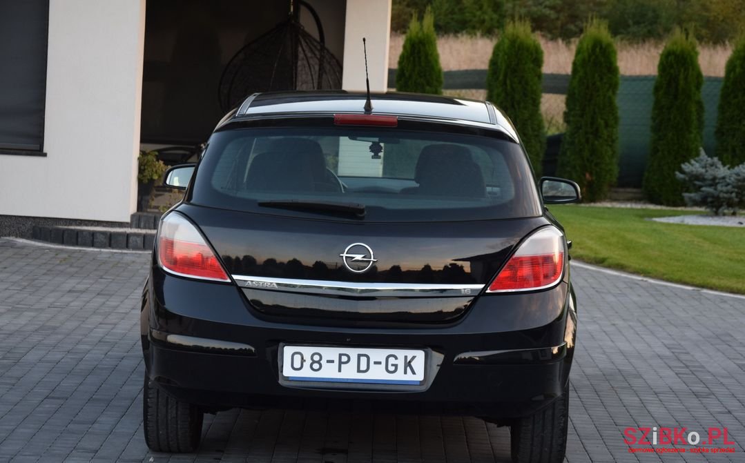 2005' Opel Astra photo #6