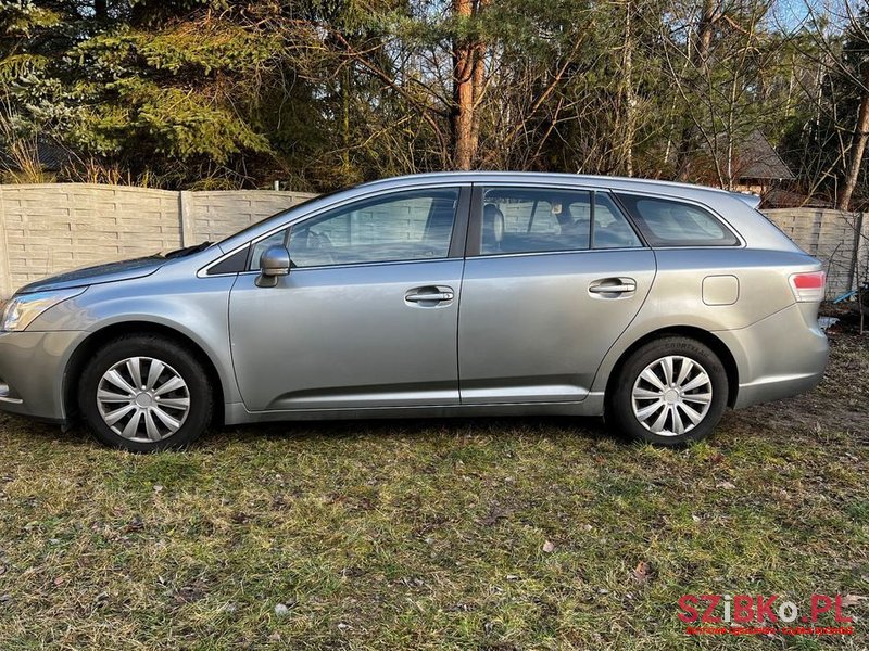 2009' Toyota Avensis 2.0 D-4D Sol photo #3