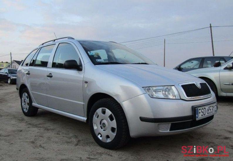 2002' Skoda Fabia photo #1