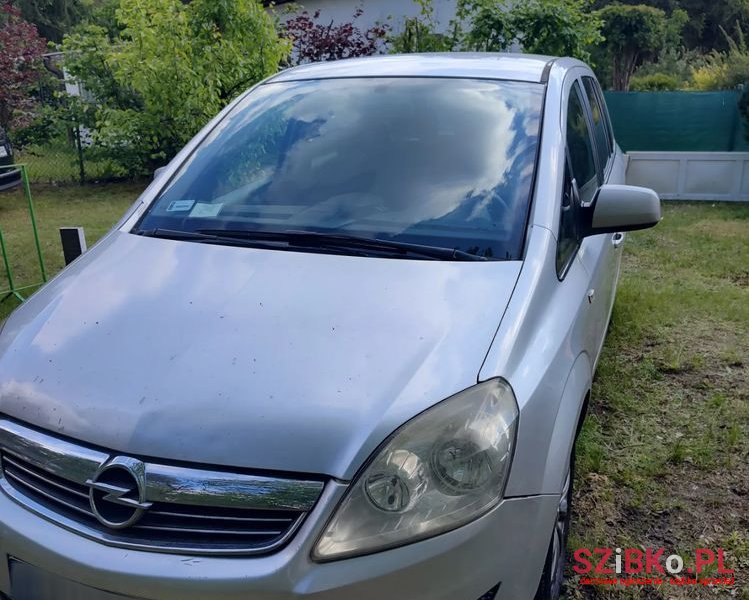 2010' Opel Zafira photo #4