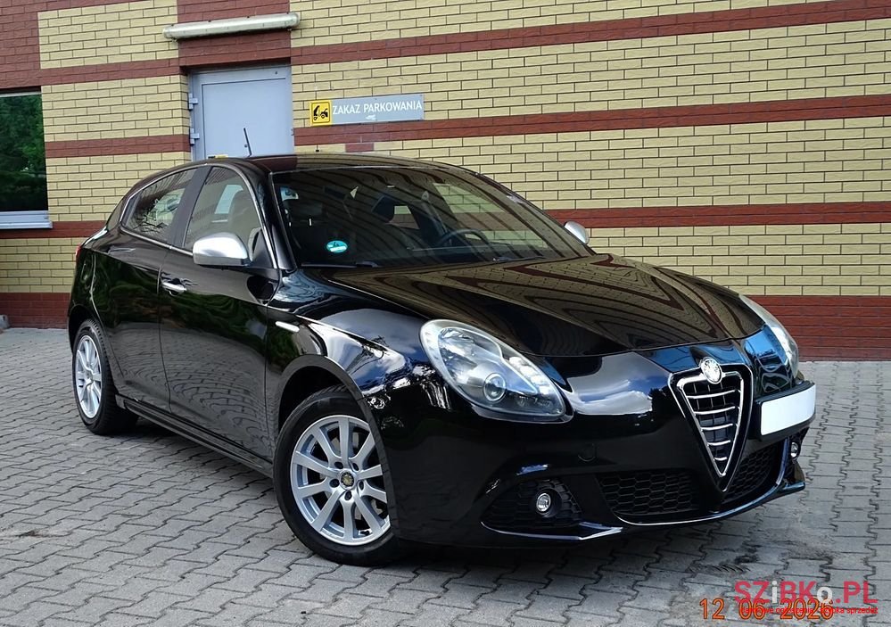 2011' Alfa Romeo Giulietta photo #1