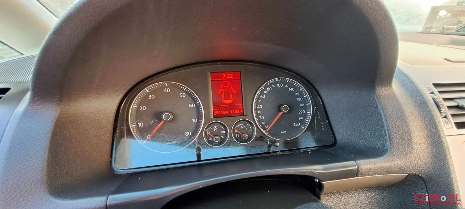 2008' Volkswagen Touran photo #3