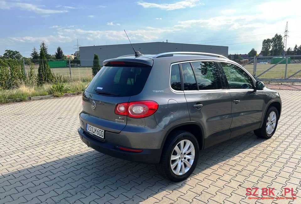 2010' Volkswagen Tiguan photo #3