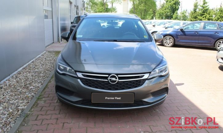 2018' Opel Astra photo #1