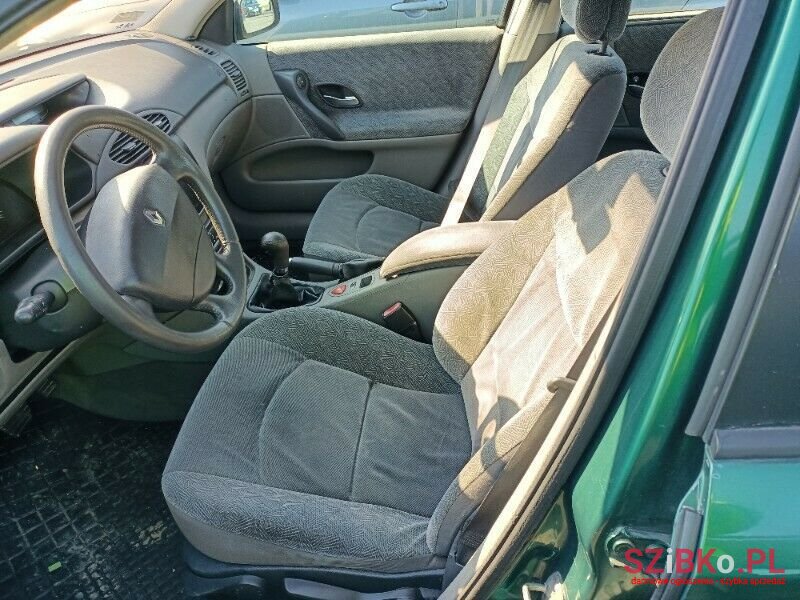 2001' Renault Laguna photo #5