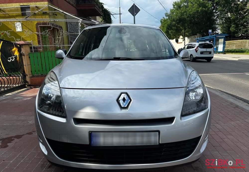 2010' Renault Grand Scenic photo #2