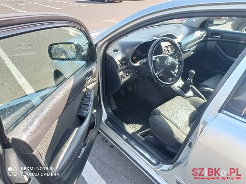 2005' Toyota Avensis photo #4