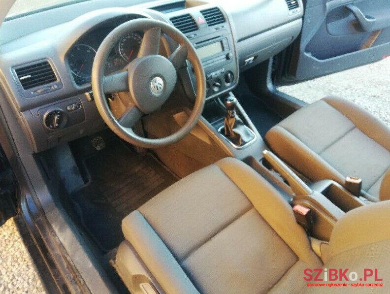2005' Volkswagen Golf photo #4