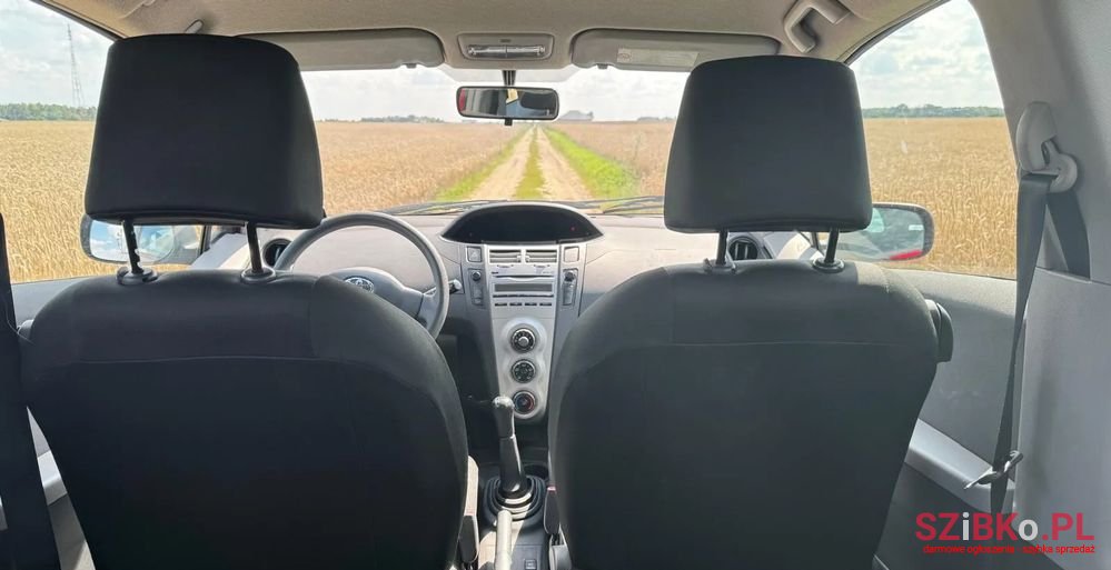 2007' Toyota Yaris 1.3 Luna photo #4