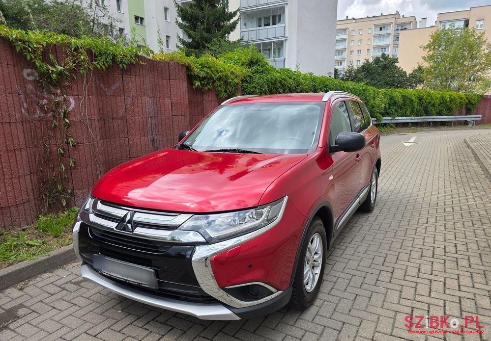 2017' Mitsubishi Outlander photo #3