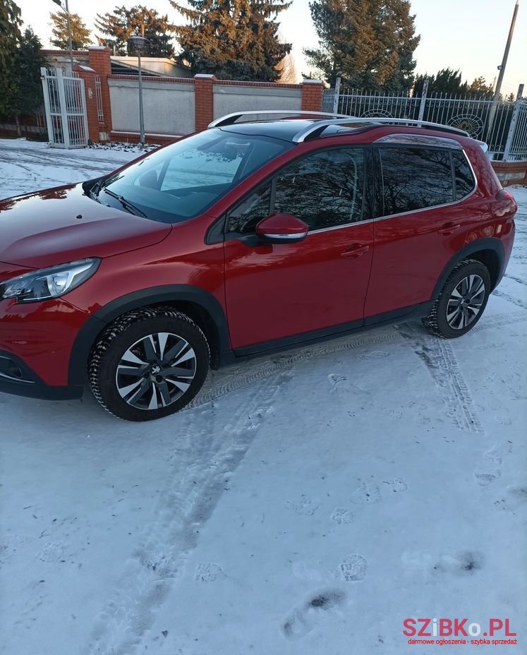 2019' Peugeot 2008 photo #3