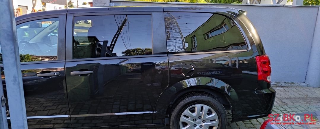 2020' Dodge Grand Caravan photo #2