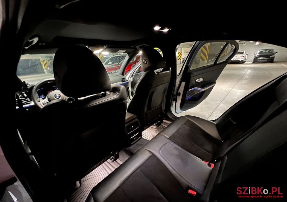 2020' BMW 3 Series 318I M Sport photo #6