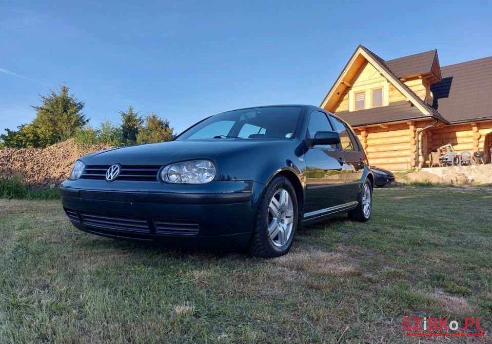2001' Volkswagen Golf photo #1