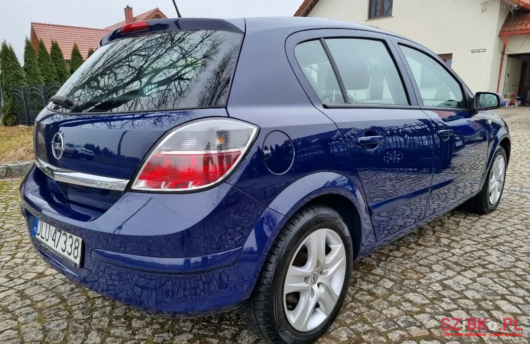 2008' Opel Astra photo #4