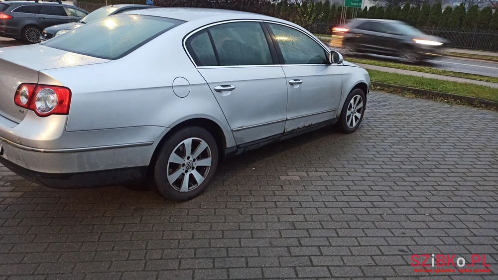 2005' Volkswagen Passat photo #6