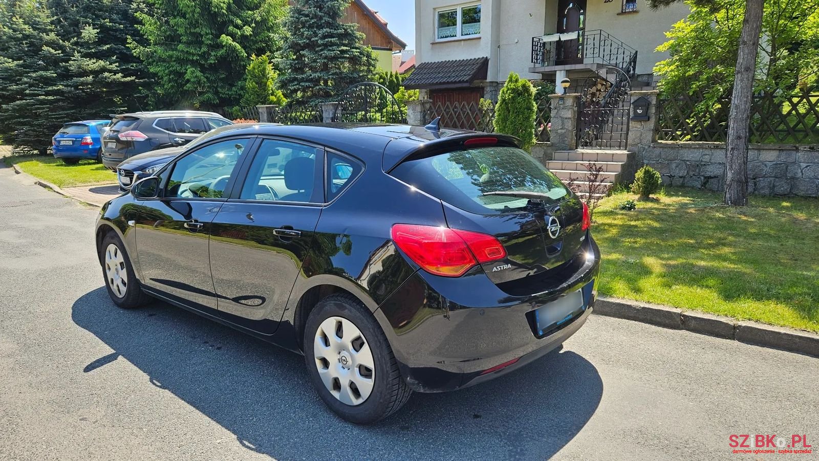 2010' Opel Astra photo #4