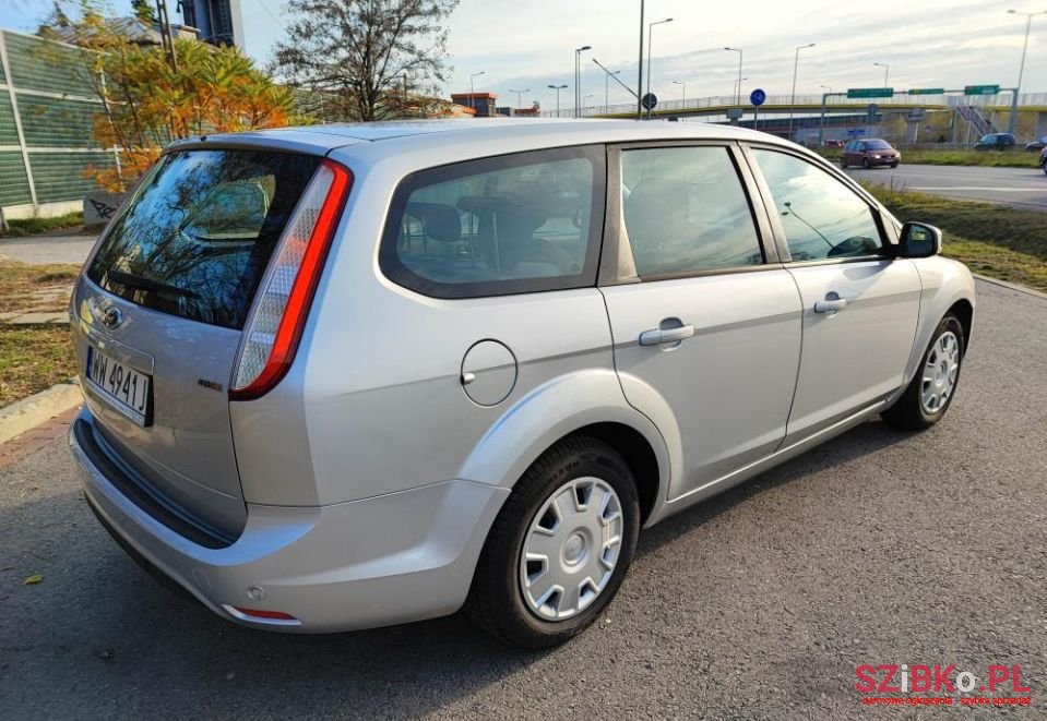 2010' Ford Focus photo #3