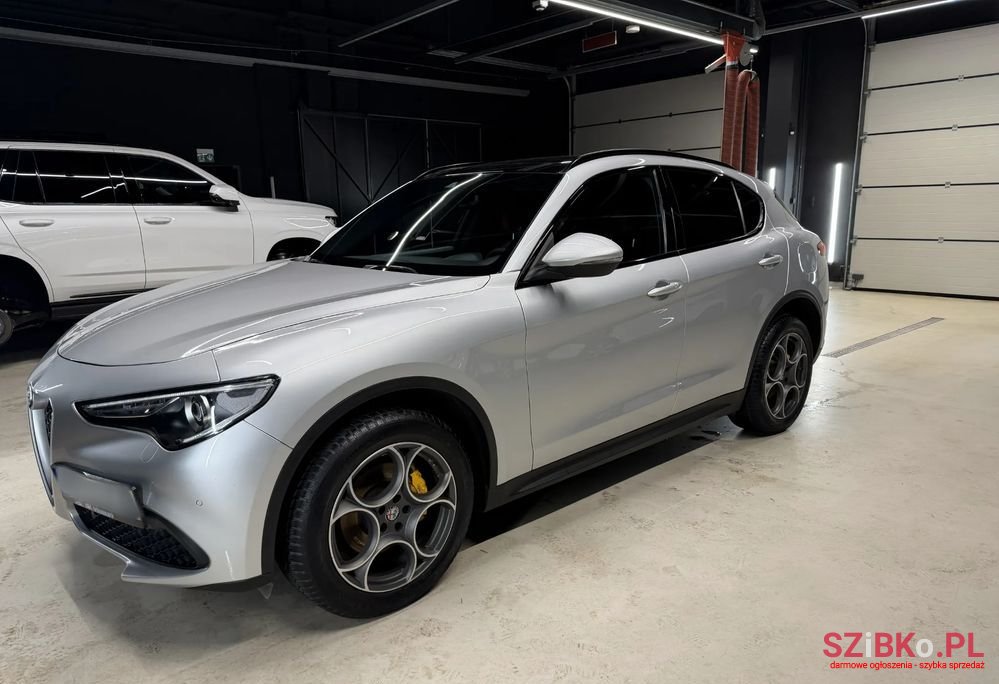 2018' Alfa Romeo Stelvio photo #1